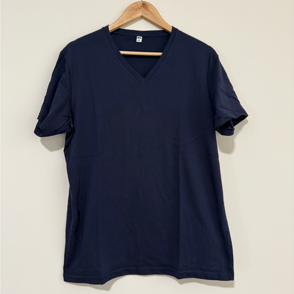 Uniqlo Men’s Navy Short Sleeve Tee. Like New Condition.
